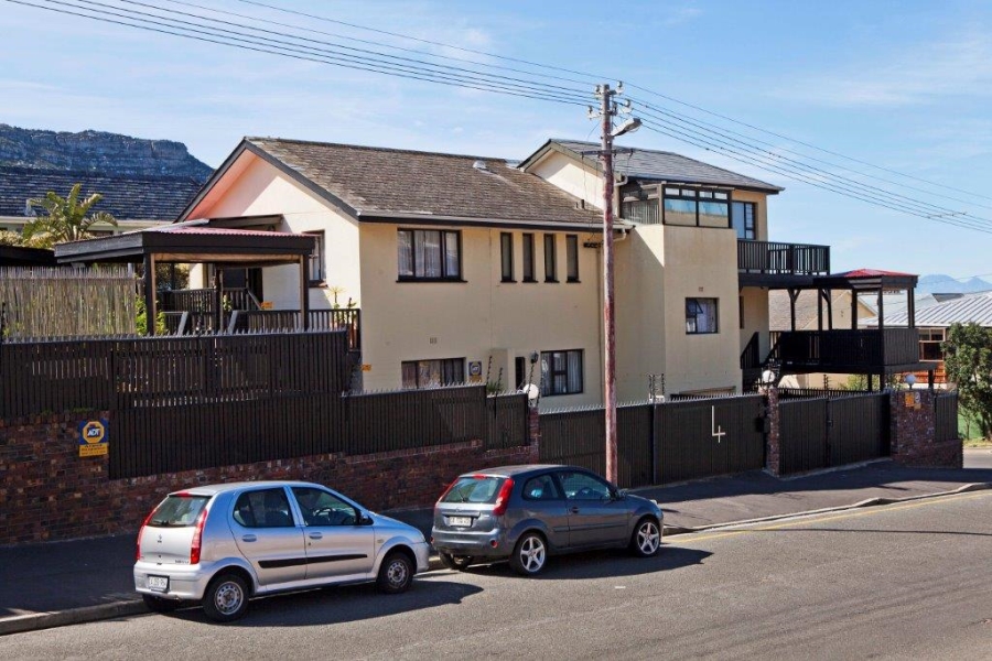 8 Bedroom Property for Sale in Fish Hoek Western Cape